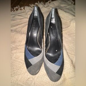 Nine West suede color-block pumps Size 9 Women’s